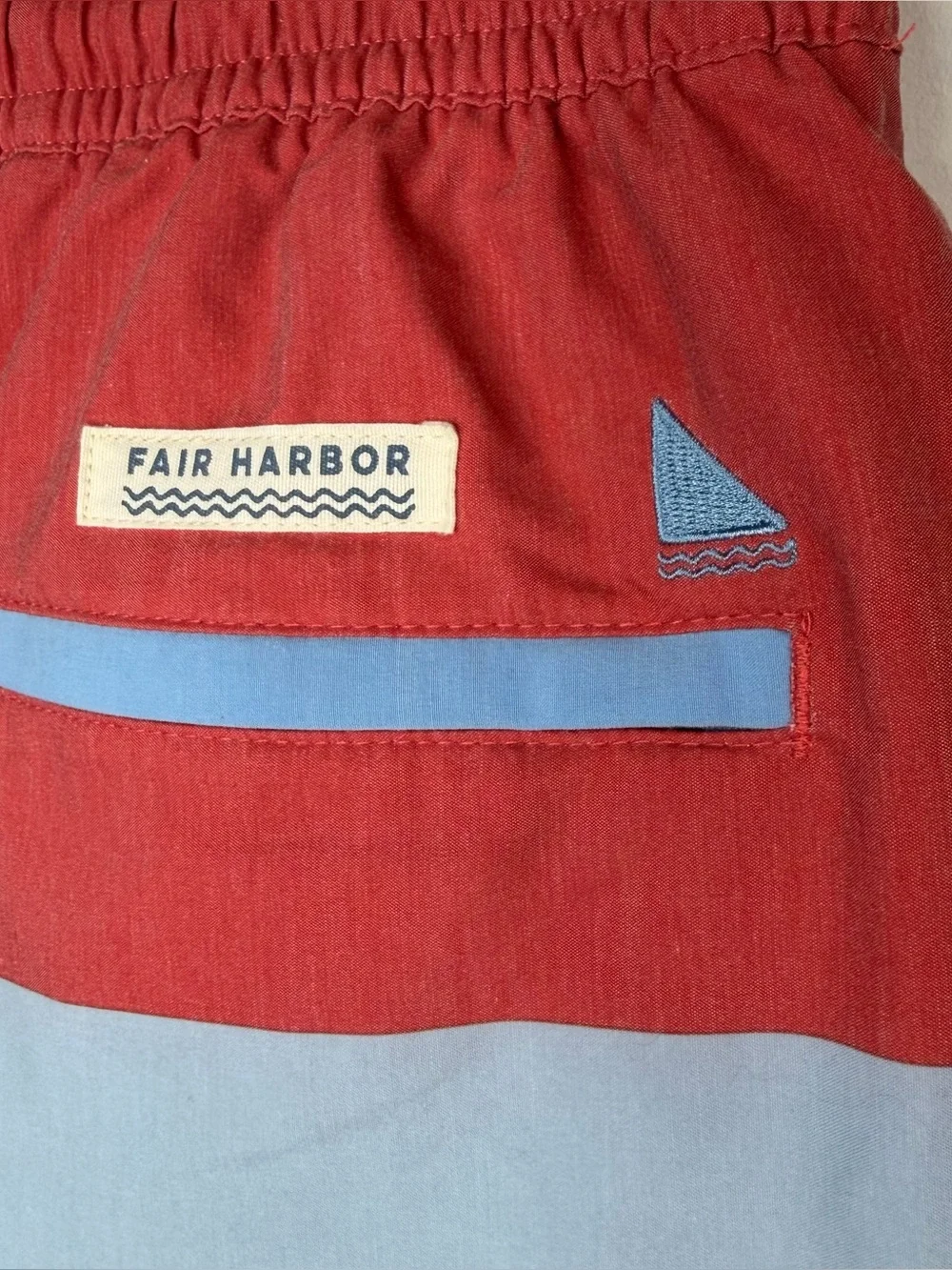 Fair Harbor Men’s Swim Trunks Coral Blue Retro Stripe Size XL